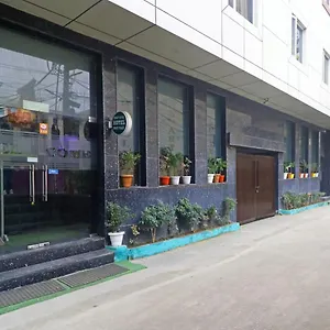 Smart Plaza Hotel-at Airport 3* New Delhi